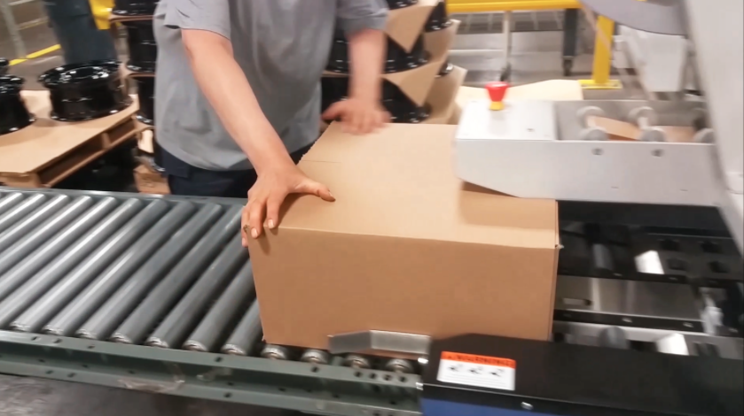 美国INTERPACK湿水牛皮纸封箱机